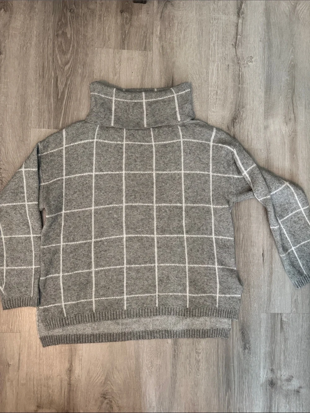 Cozy Windowpane Turtleneck Sweater - Gray